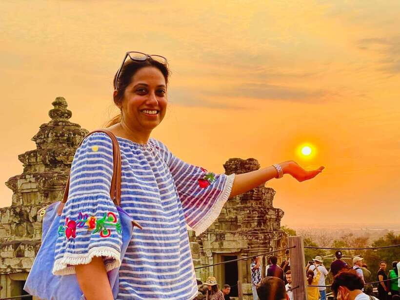 Small-Group Full Day Angkor wat Guide tour with Sun set - Phnom Bakheng for sunset: the final view you’ll remember