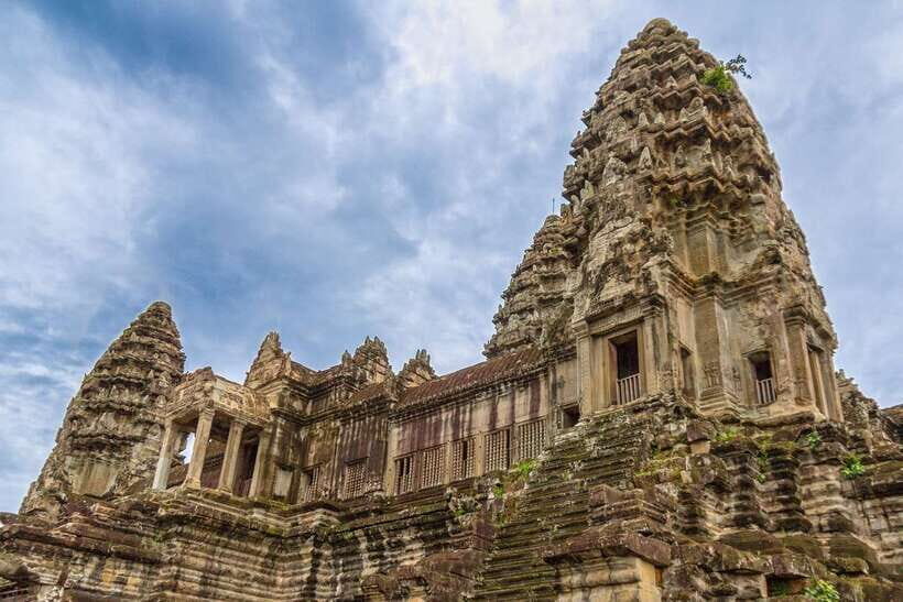 Sunrise at Angkor Wat Temple: 3-Hour Private Tour - Watching the sunrise: what your guide is really solving