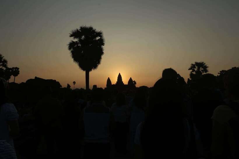 Sunrise at Angkor Wat Temple: 3-Hour Private Tour - Exploring Angkor Wat after the sun rises: how the temple visit flows