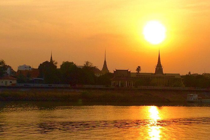 Sunset Cruise with unlimited beer & soft drinks -English speaking guide on board - The English-speaking guide: what the narration adds (and what to expect)