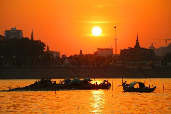 Sunset Cruise with unlimited beer & soft drinks -English speaking guide on board - Boat comfort, drinks service, and the little things that matter