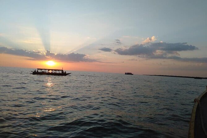 Sunset Dinner and drinks includes a Floating Village cruise tour. - Weather and Water Levels: The Two Biggest Variables