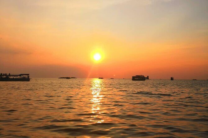 Sunset Dinner and drinks includes a Floating Village cruise tour. - Guides, Group Size, and What It Feels Like Onboard