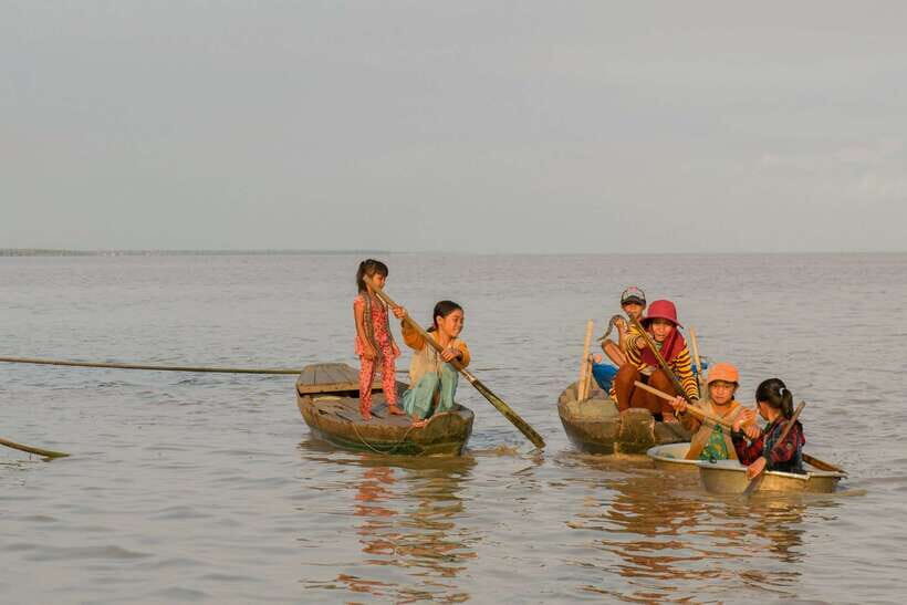 Sunset Dinner Tour: Tonle Sap Lake Floating Village - Tonle Sap at Golden Hour: what makes this cruise different