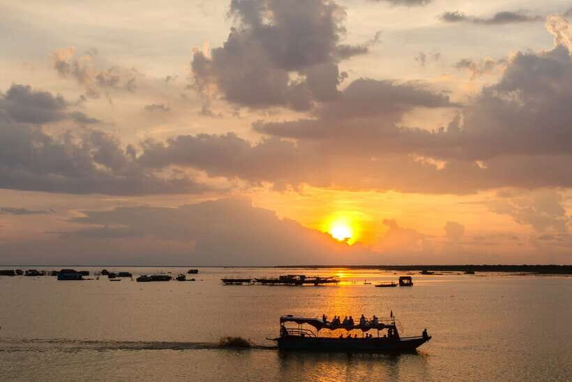 Sunset Dinner Tour: Tonle Sap Lake Floating Village - Lotus and rice fields: your seasonal photo window