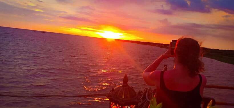 Sunset Dinner Tour: Tonle Sap Lake Floating Village - The mini Tara boat: cruising the floating village like the locals do