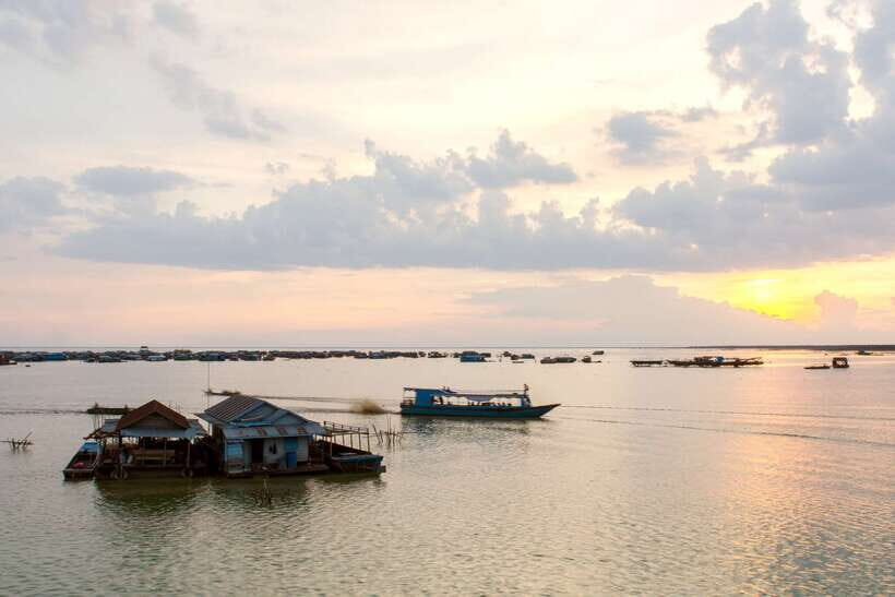 Sunset Dinner Tour: Tonle Sap Lake Floating Village - Sunset on deck: what you should expect when the light changes