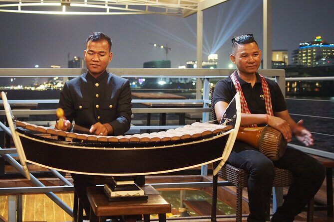 Sunset & Evening Dinner Cruise With One Way Free Pick Up - The scenic route: Royal Palace, then the river confluence