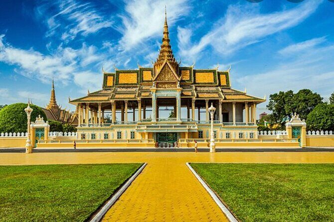 Taxi Siem Reap to Phnom Penh-English Speaking Driver - Who this transfer suits best (and who should think twice)