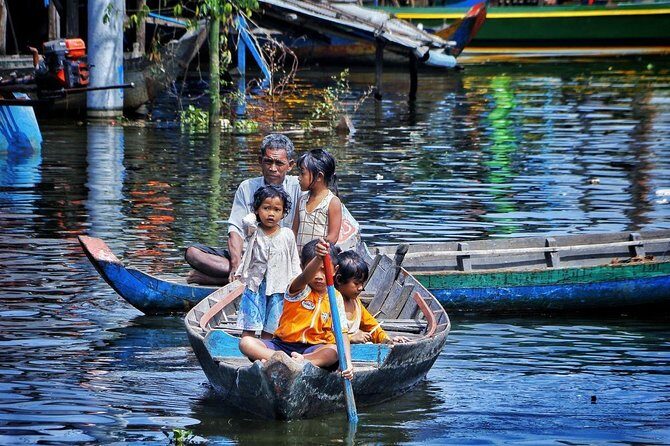 Tonle Sap Lake & Kampong Phluk Village Half-Day Tour - The market stop: where fish, fruit, and local routines become visible
