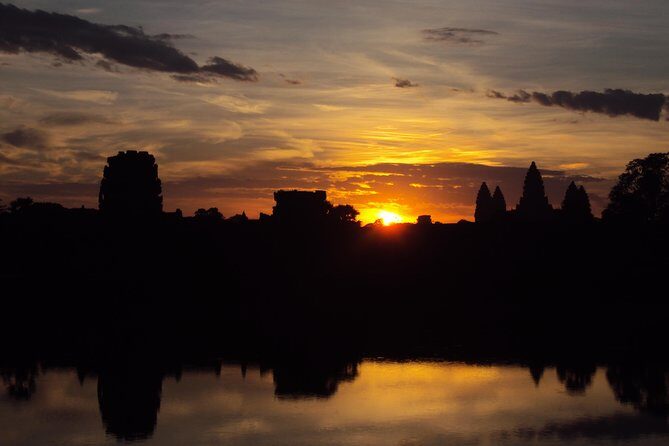 Unveiling 2 Days Private Angkor Wat/Beyond In Sunrise/Sunset Tour - Day 2: Preah Khan, Neak Pean, Ta Som, and Eastern Mebon