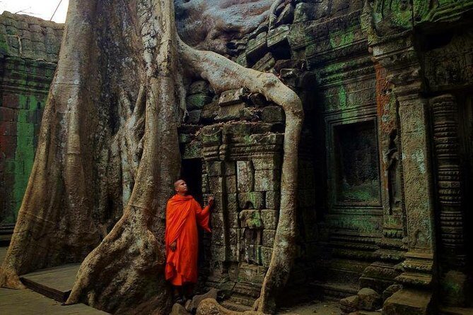 Unveiling 2 Days Private Angkor Wat/Beyond In Sunrise/Sunset Tour - Phnom Bakheng at sunset: the top-view payoff