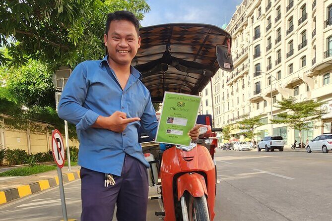 Visit 11 Places in One Day including S21 & Killing Field - Stops 4–6: Royal Palace Area, Cambodia-Vietnam Friendship Monument, and Koh Pich City Hall