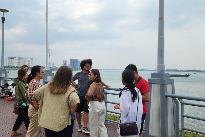 Visit 11 Places in One Day including S21 & Killing Field - Stops 7–8: Sihanouk Statue and Independence Monument for City Orientation
