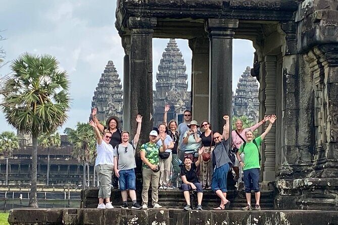 Wildlife Expedition: Elephant Sanctuary, Kbal Spean Banteay Srei - Entering Angkor Wat: the big moment first